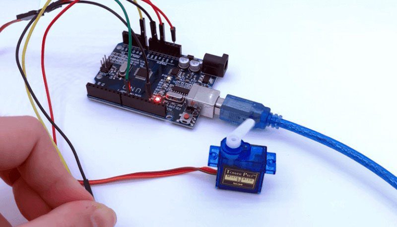 Como programar un servomotor en arduino